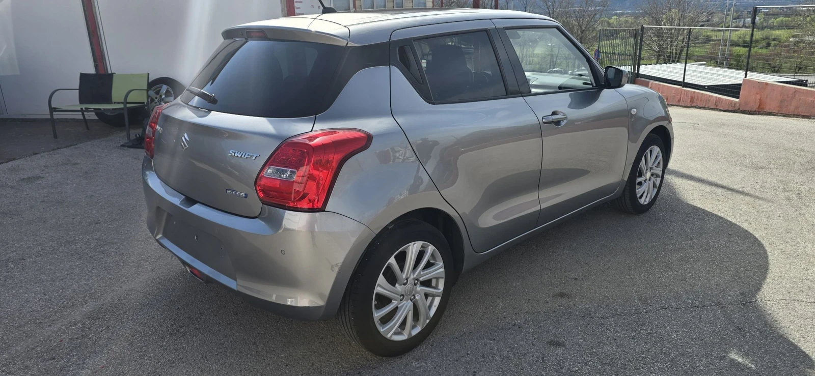 Suzuki Swift 1.2 HYBRID, снимка 5 - Автомобили и джипове - 54159021