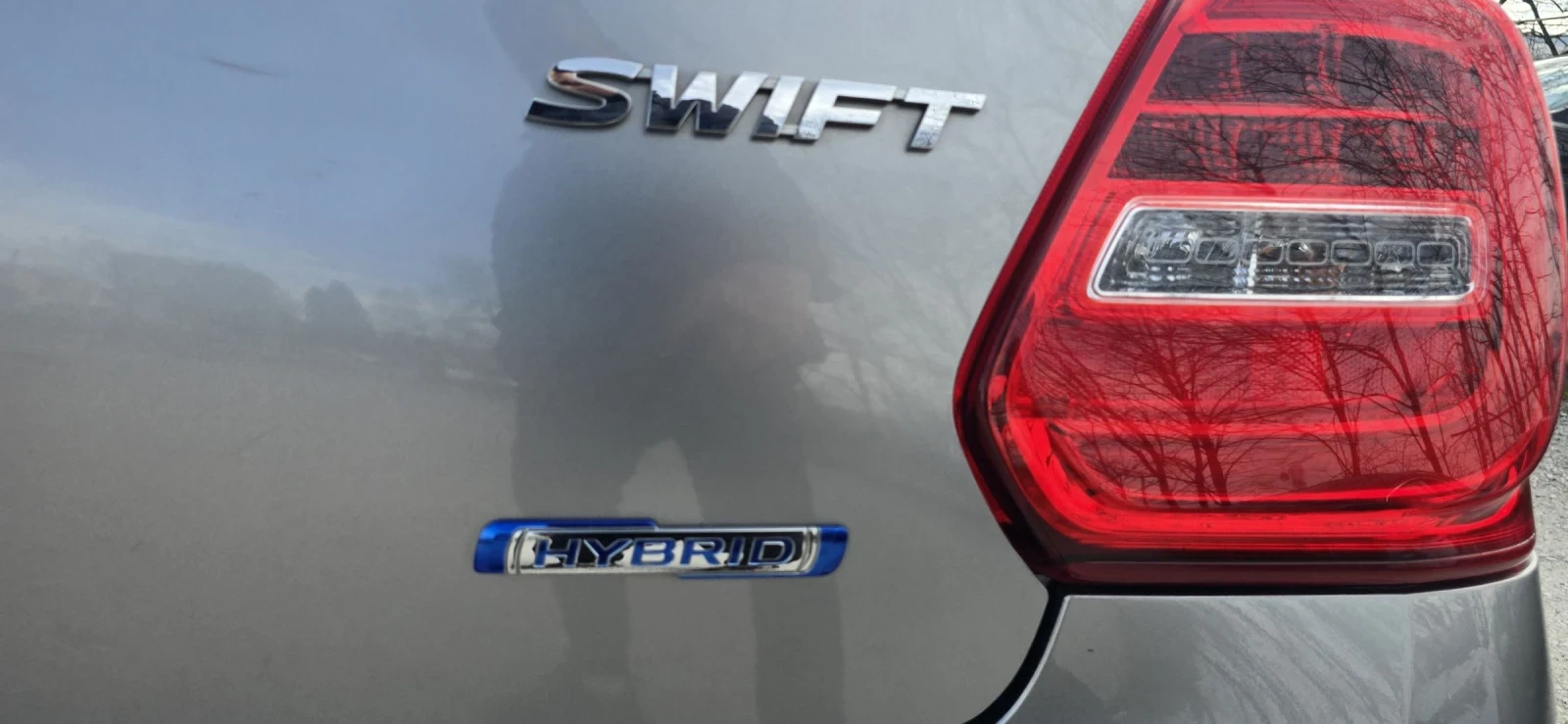 Suzuki Swift 1.2 HYBRID, снимка 13 - Автомобили и джипове - 54159021