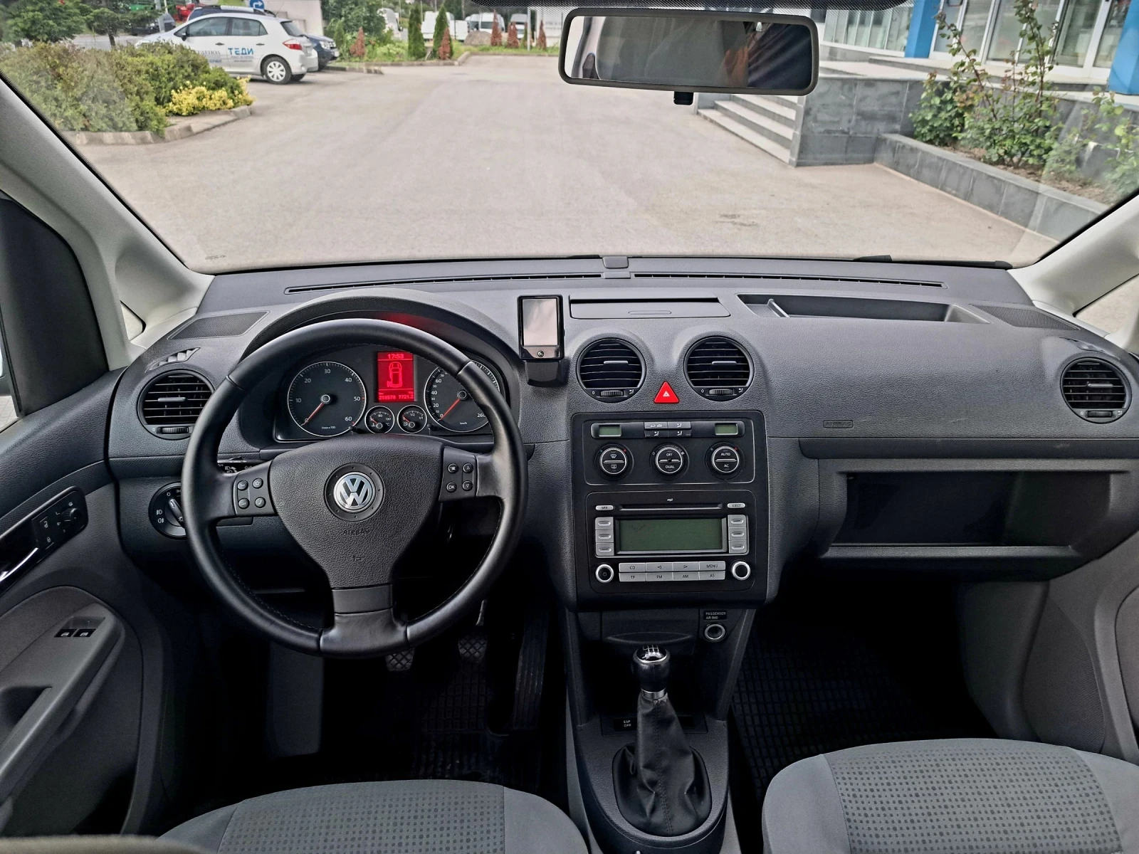VW Caddy CADDY MAXI LIFE 2.0 TDI 6ск 140кс, снимка 10 - Автомобили и джипове - 54724005