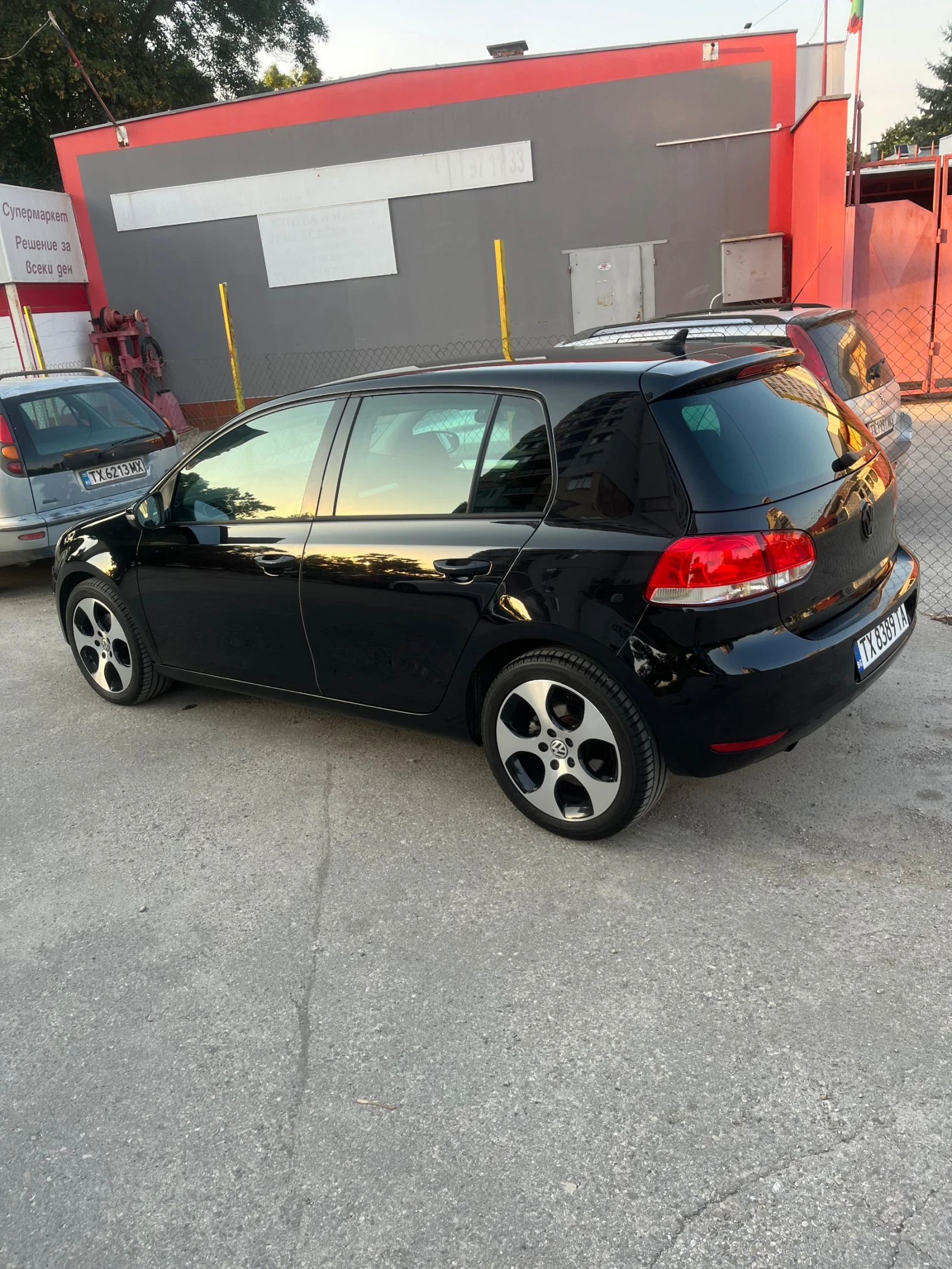 VW Golf 1.6 TDi, снимка 4 - Автомобили и джипове - 56204839