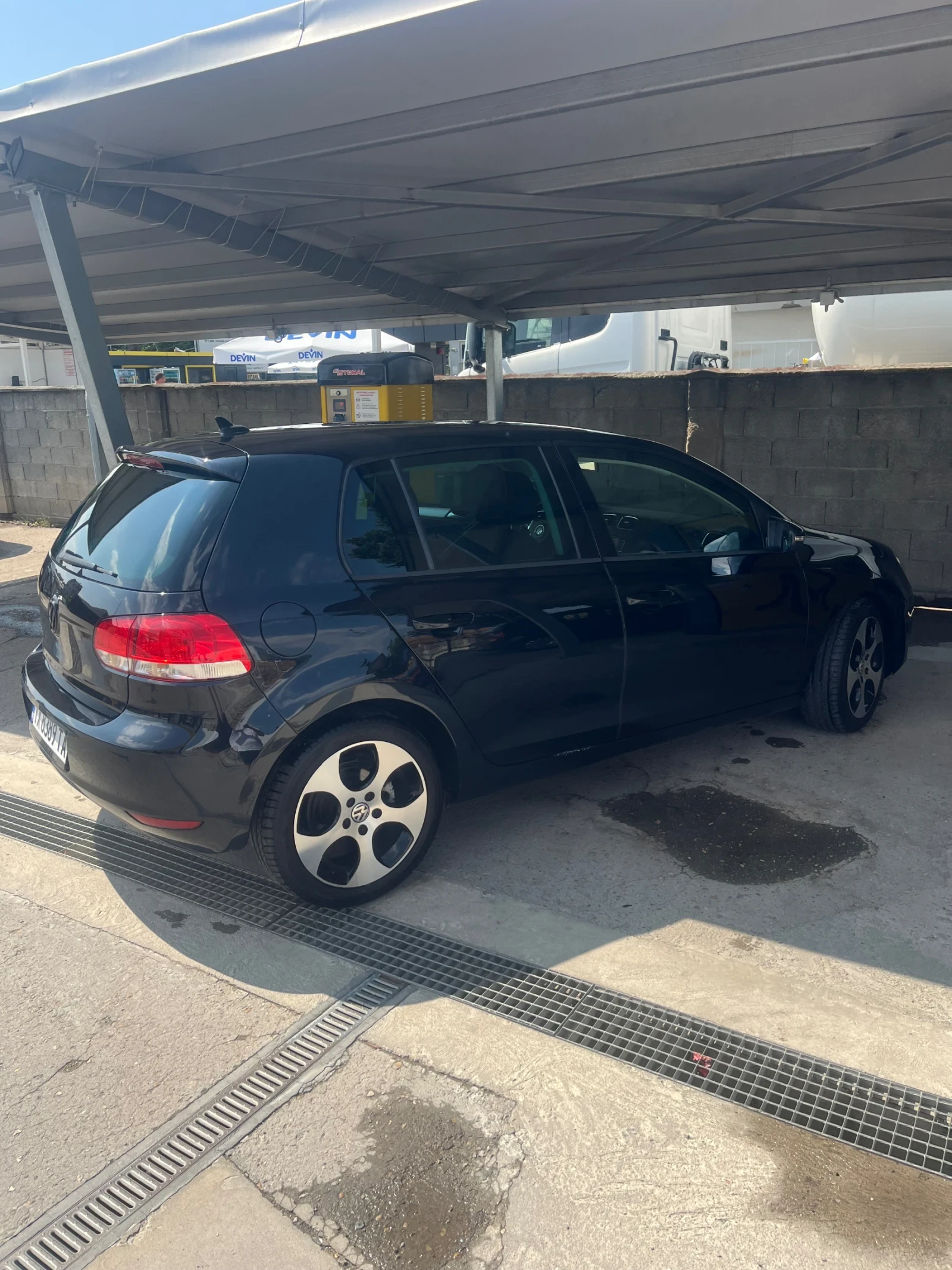 VW Golf 1.6 TDi, снимка 10 - Автомобили и джипове - 56204839