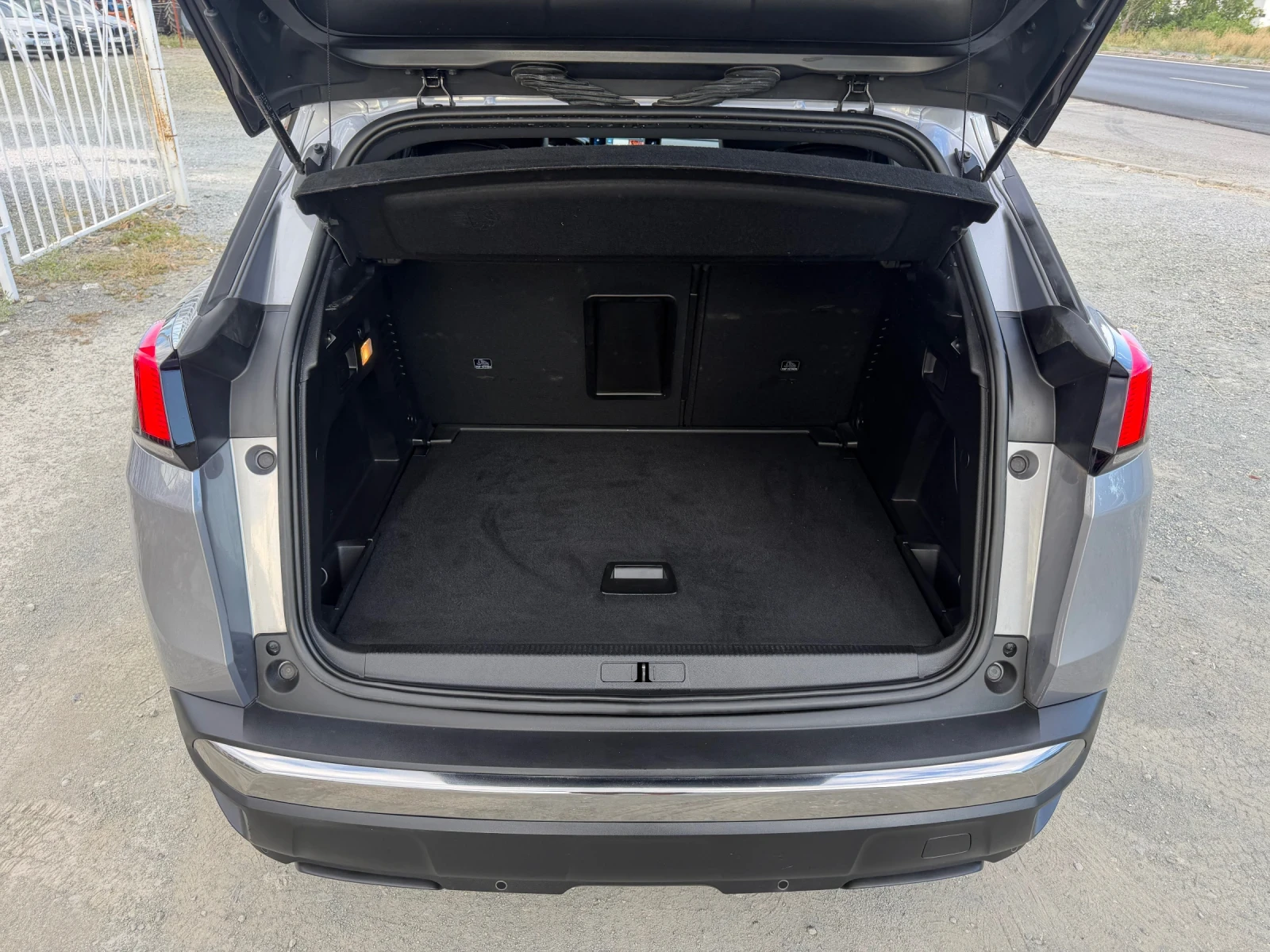 Peugeot 3008 Allure / АВТОМАТИК / 84 000 км / YOUTUBE / WAZE , снимка 14 - Автомобили и джипове - 55729521