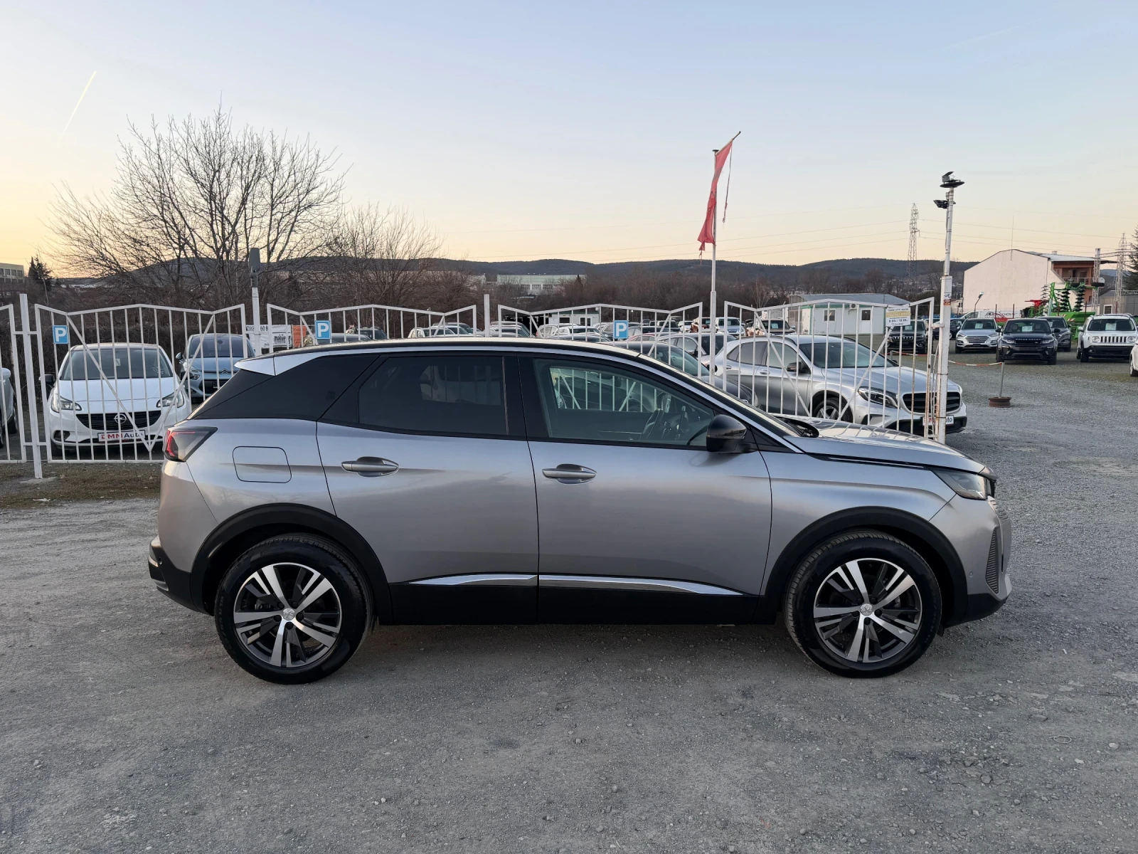 Peugeot 3008 Allure / АВТОМАТИК / 84 000 км / YOUTUBE / WAZE , снимка 4 - Автомобили и джипове - 55729521