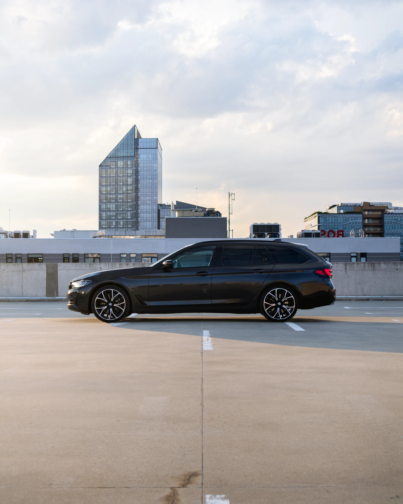 BMW 540 G31 Touring 340 Hp xDrive Steptronic, снимка 3 - Автомобили и джипове - 56005269