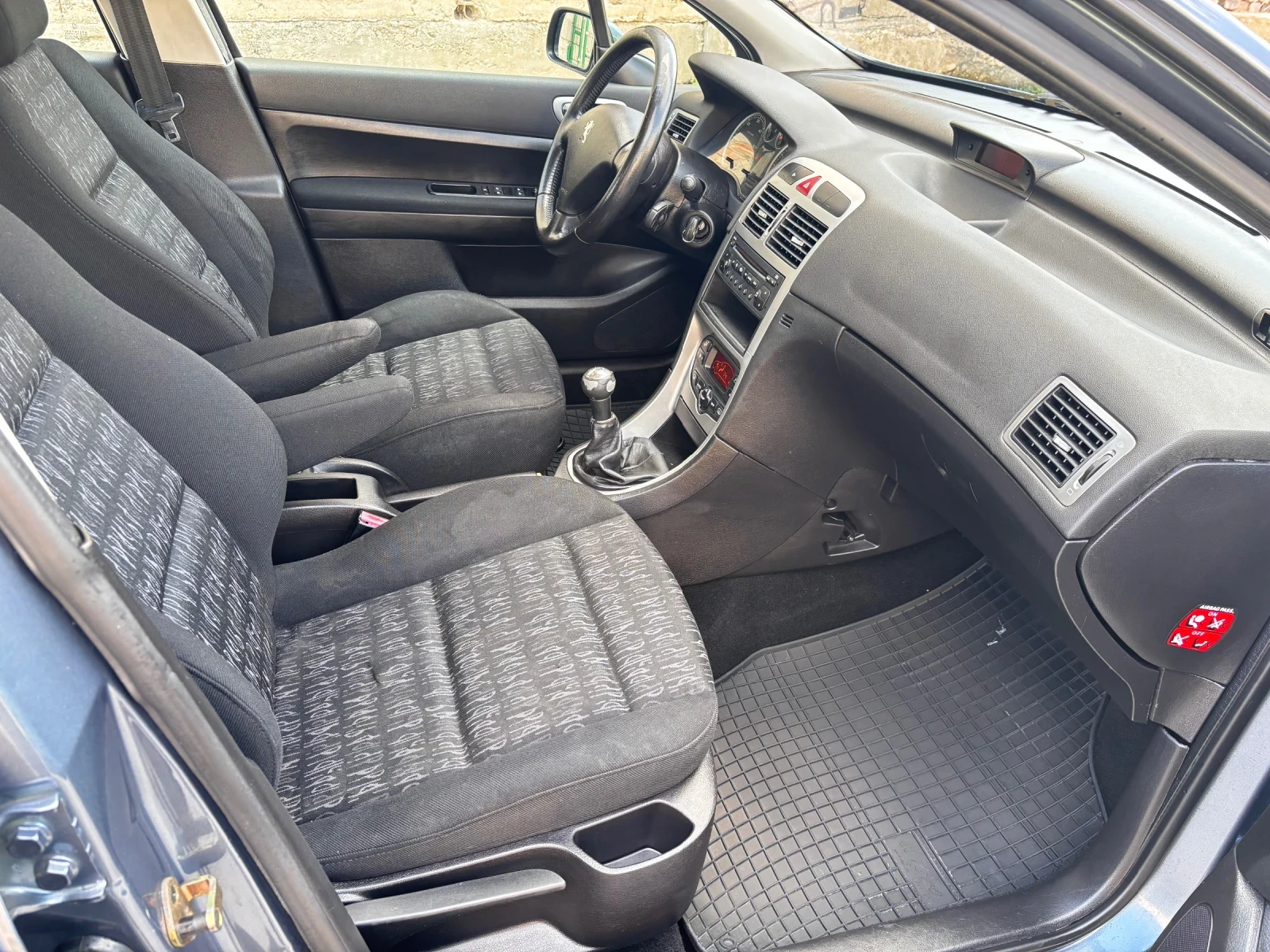 Peugeot 307 2.0HDI 90кс Климатроник, снимка 12 - Автомобили и джипове - 56255564