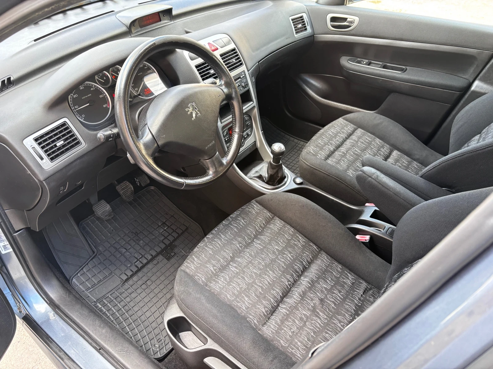 Peugeot 307 2.0HDI 90кс Климатроник, снимка 8 - Автомобили и джипове - 56255564