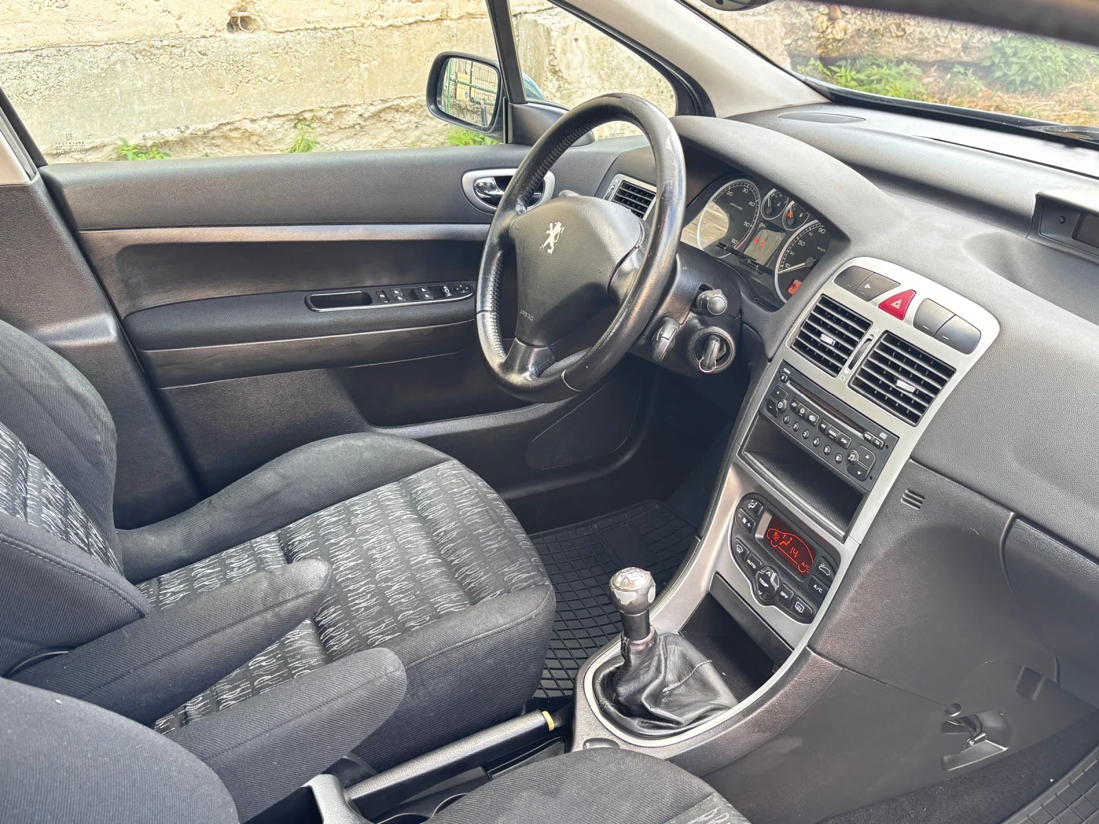 Peugeot 307 2.0HDI 90кс Климатроник, снимка 11 - Автомобили и джипове - 56255564