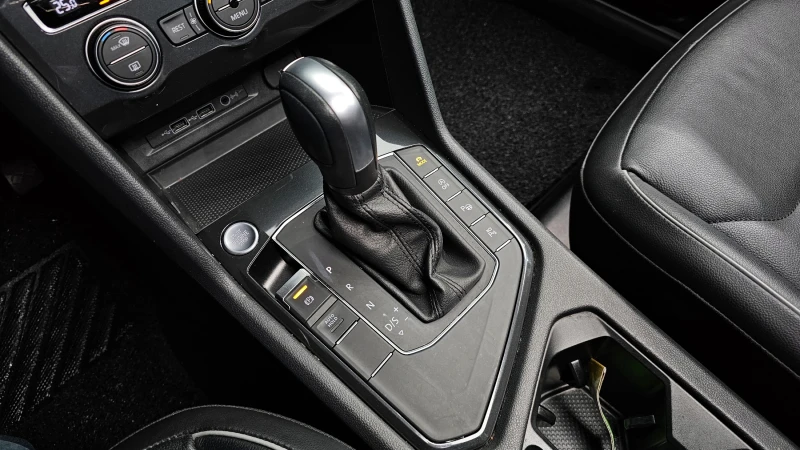 VW Tiguan 2.0TDI PRESTIGE , снимка 9 - Автомобили и джипове - 52534777