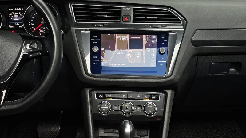 VW Tiguan 2.0TDI PRESTIGE , снимка 15 - Автомобили и джипове - 52534777