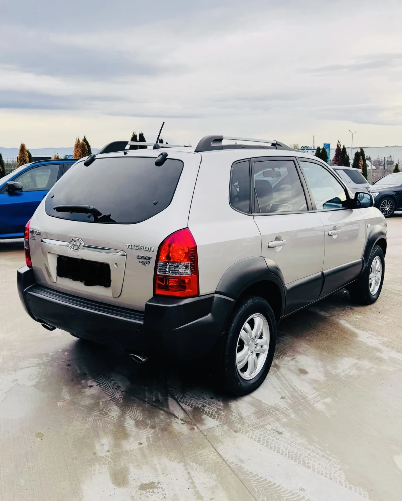Hyundai Tucson 2.0CRDI-AUTOMATIC, снимка 6 - Автомобили и джипове - 53285202