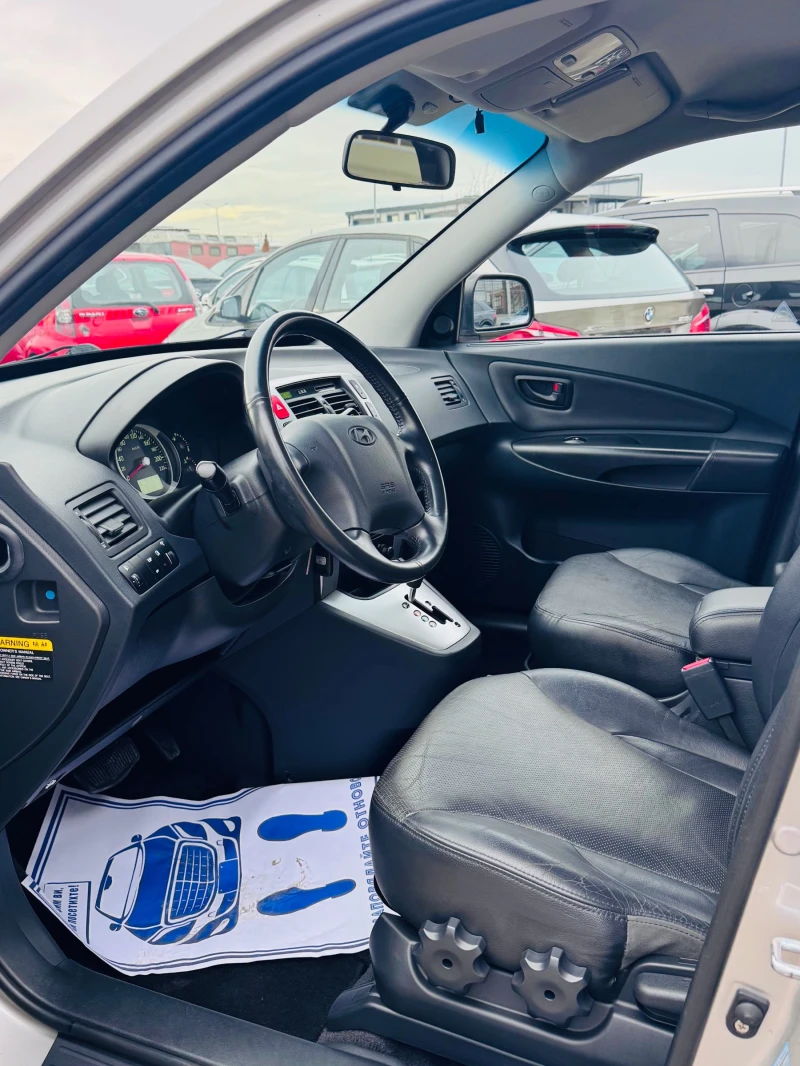 Hyundai Tucson 2.0CRDI-AUTOMATIC, снимка 9 - Автомобили и джипове - 53285202