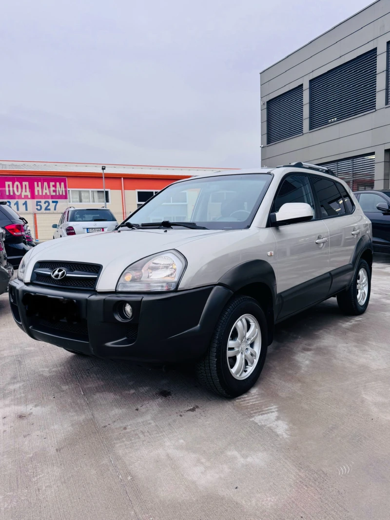 Hyundai Tucson 2.0CRDI-AUTOMATIC, снимка 3 - Автомобили и джипове - 53285202
