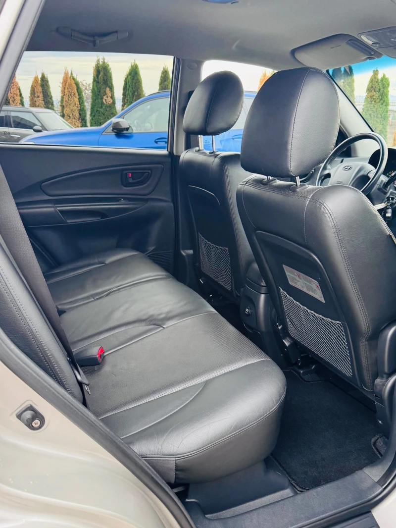 Hyundai Tucson 2.0CRDI-AUTOMATIC, снимка 14 - Автомобили и джипове - 53285202