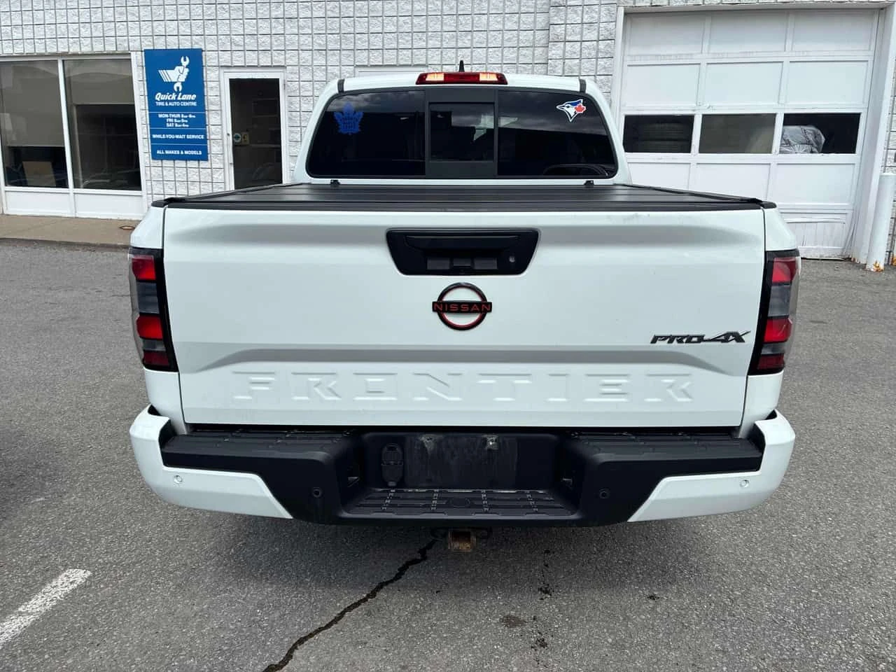 Nissan Frontier Crew Cab Bed 4x4  CARFAX, снимка 4 - Автомобили и джипове - 54123471