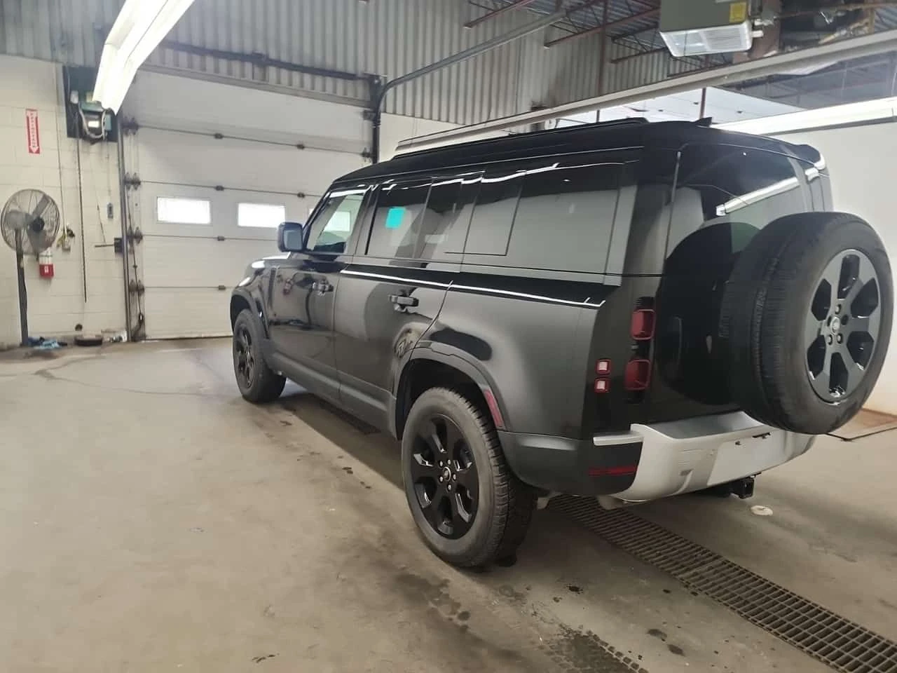 Land Rover Defender S| 360| HUD| PANO| ОБДУХВАНЕ| 2 КЛЮЧА, снимка 4 - Автомобили и джипове - 54376551
