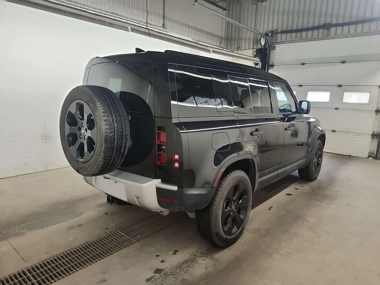 Land Rover Defender S| 360| HUD| PANO| ОБДУХВАНЕ| 2 КЛЮЧА, снимка 3 - Автомобили и джипове - 54376551