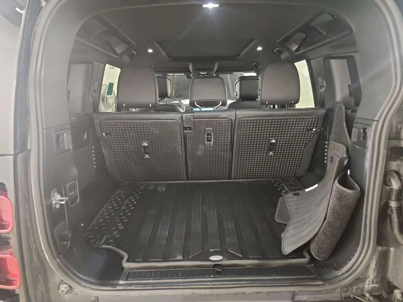 Land Rover Defender S| 360| HUD| PANO| ОБДУХВАНЕ| 2 КЛЮЧА, снимка 14 - Автомобили и джипове - 54376551