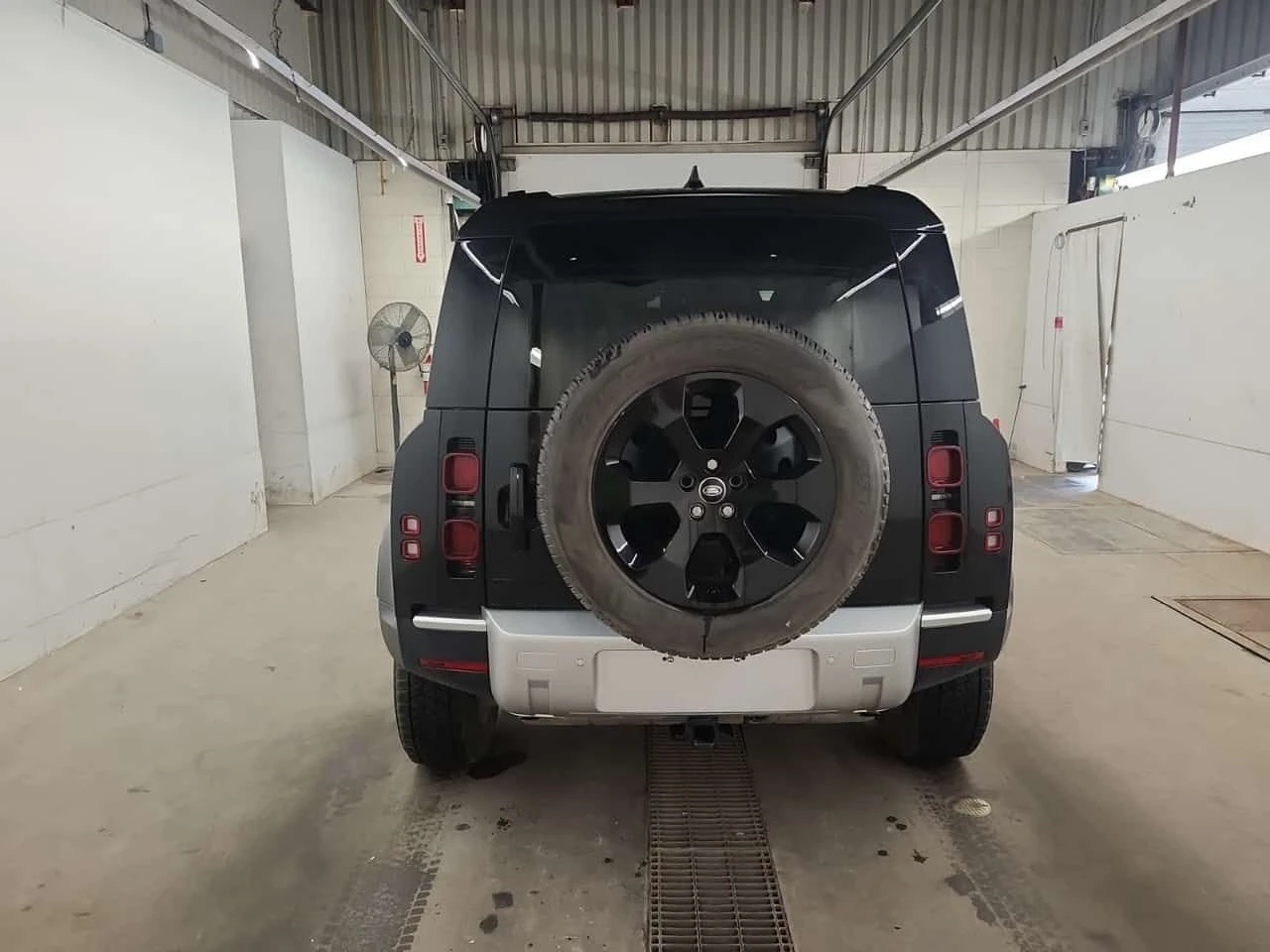 Land Rover Defender S| 360| HUD| PANO| ОБДУХВАНЕ| 2 КЛЮЧА, снимка 5 - Автомобили и джипове - 54376551