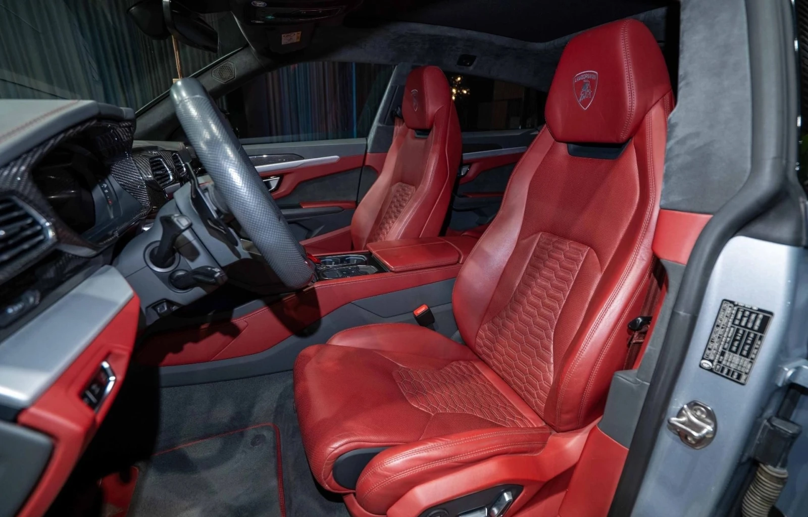 Lamborghini Urus 4.0 V8 AWD Carbon Package, снимка 7 - Автомобили и джипове - 54625270