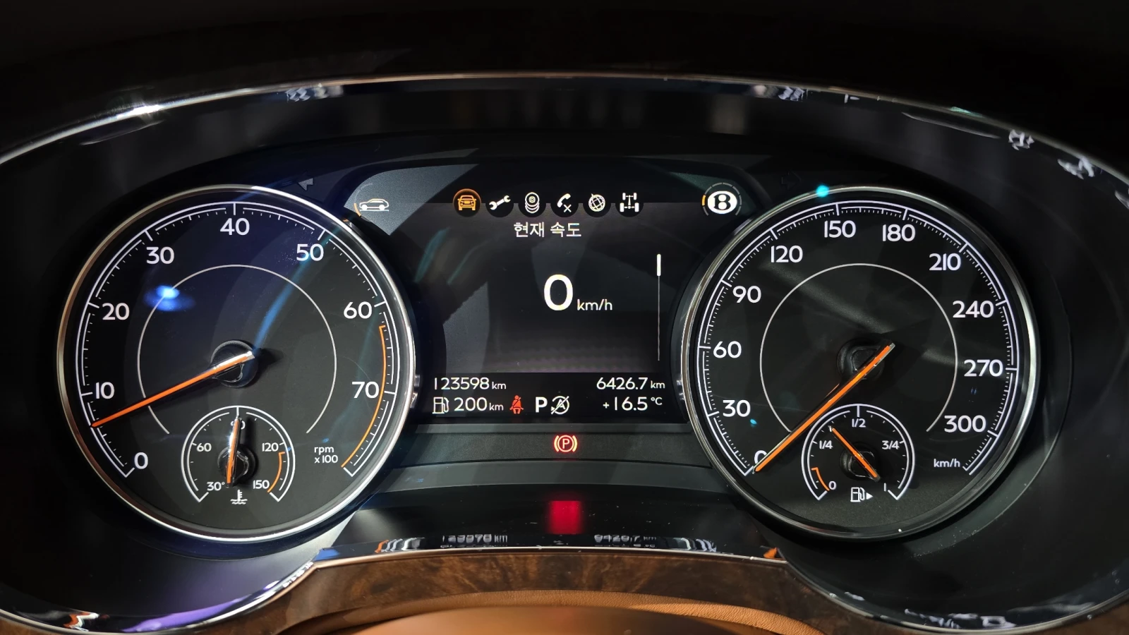 Bentley Bentayga W12* 360* МАСАЖ* ЕЛ. БАГАЖНИК* КРАЙНА ЦЕНА, снимка 8 - Автомобили и джипове - 55496087