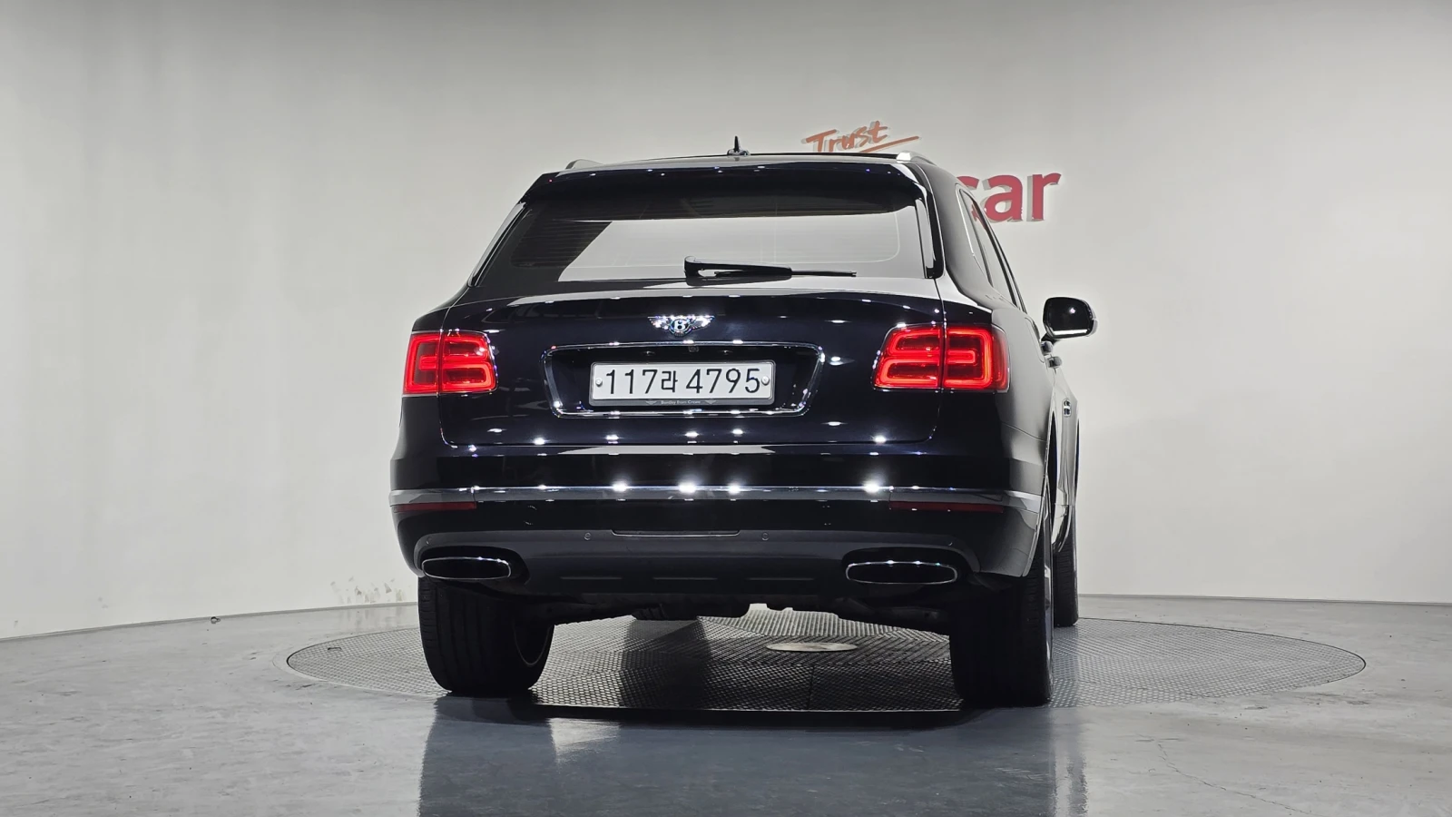 Bentley Bentayga W12* 360* МАСАЖ* ЕЛ. БАГАЖНИК* КРАЙНА ЦЕНА, снимка 4 - Автомобили и джипове - 55496087