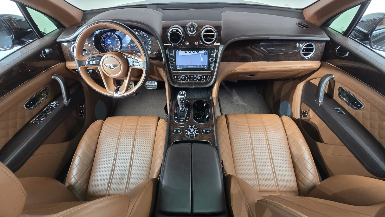 Bentley Bentayga W12* 360* МАСАЖ* ЕЛ. БАГАЖНИК* КРАЙНА ЦЕНА, снимка 7 - Автомобили и джипове - 55496087