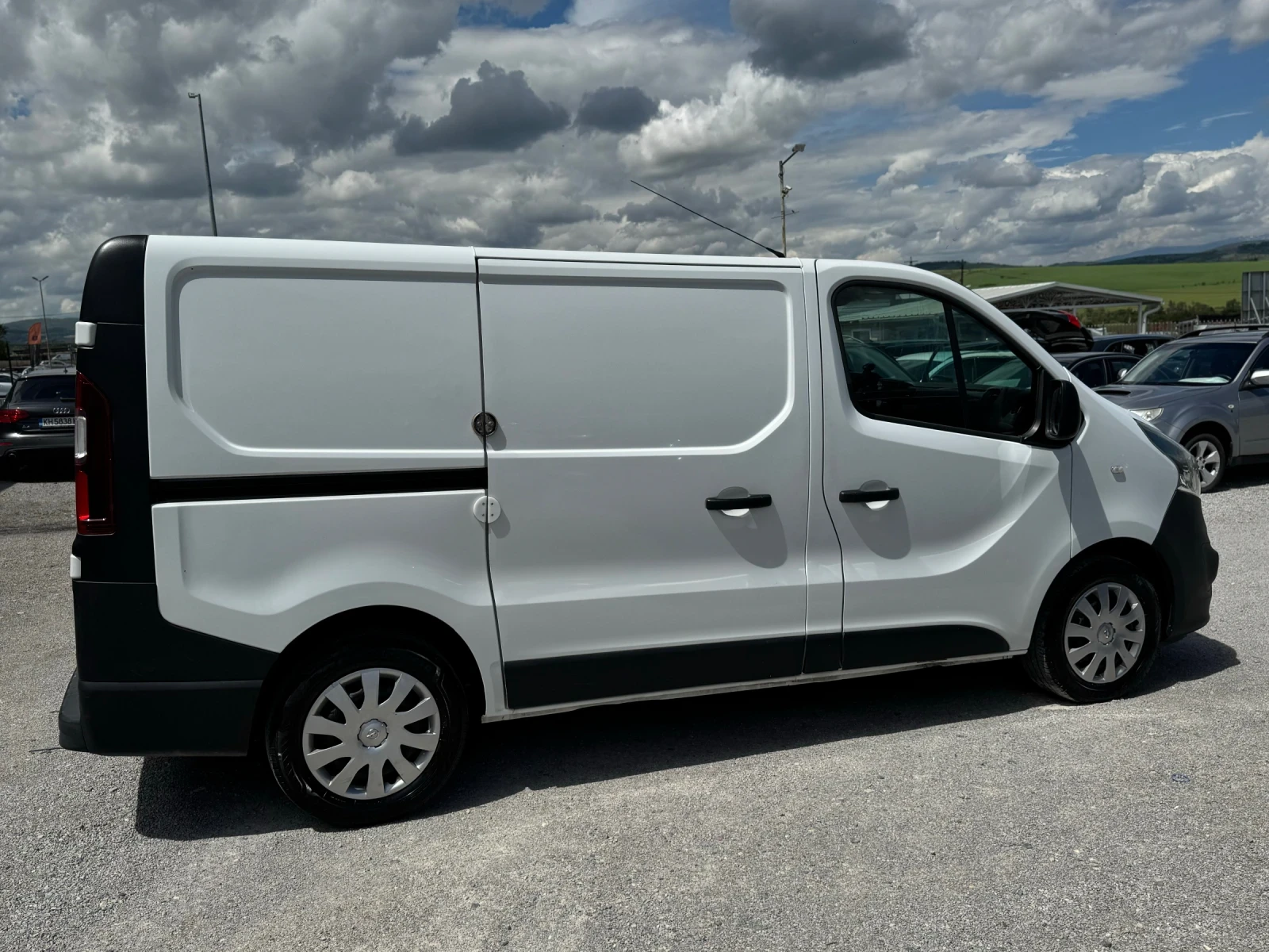 Opel Vivaro ТОП СЪСТОЯНИЕ/ РЕАЛНИ 185.000км!!!, снимка 7 - Бусове и автобуси - 54565793