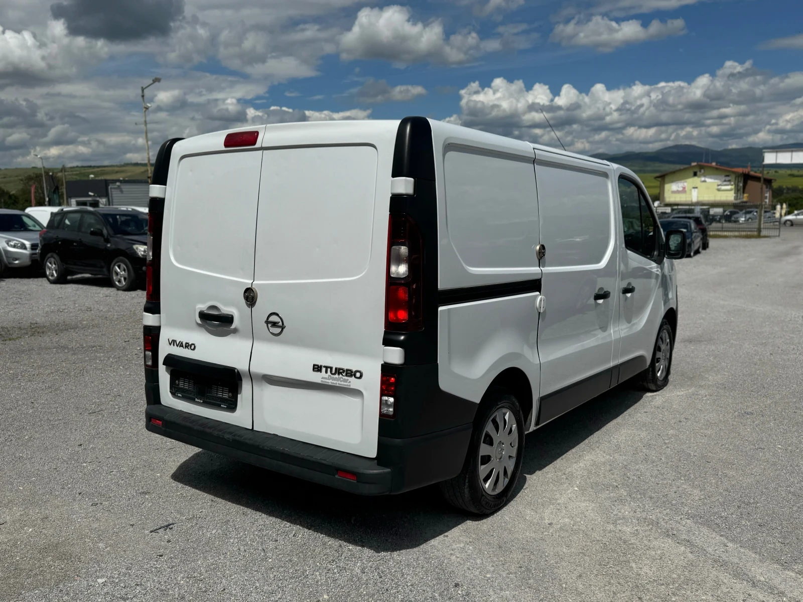 Opel Vivaro ТОП СЪСТОЯНИЕ/ РЕАЛНИ 185.000км!!!, снимка 4 - Бусове и автобуси - 54565793