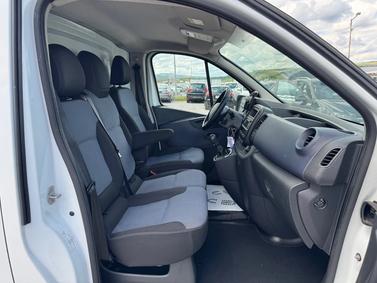 Opel Vivaro ТОП СЪСТОЯНИЕ/ РЕАЛНИ 185.000км!!!, снимка 10 - Бусове и автобуси - 54565793