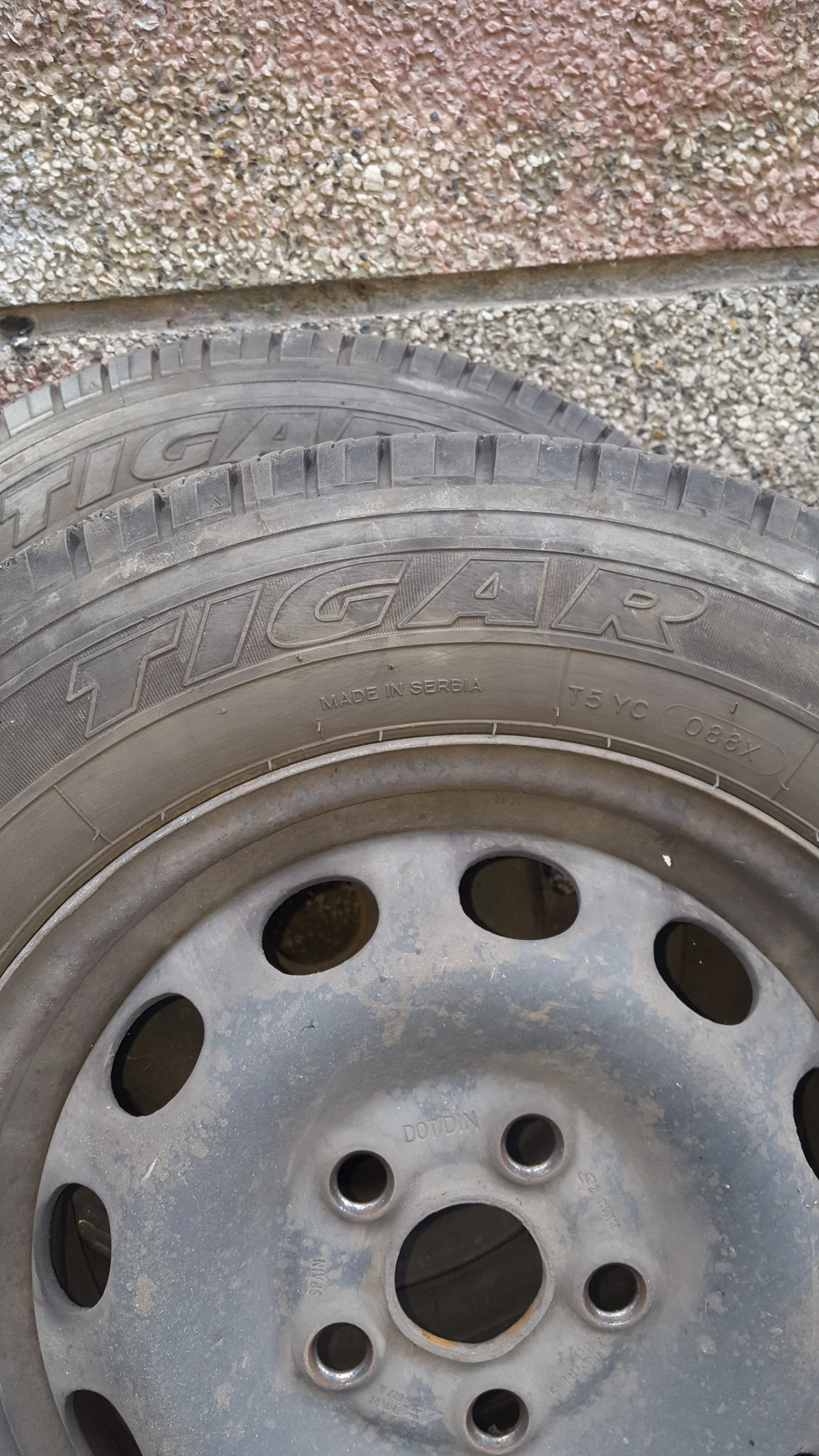 Гуми с джанти Tigar 195/70R15, снимка 4 - Гуми и джанти - 54116077