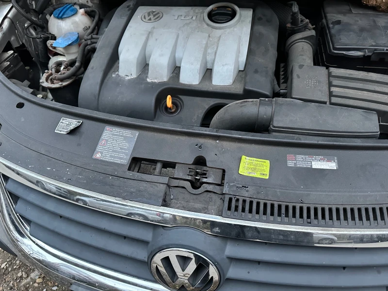 VW Touran 1.9 TDI 6 ск., снимка 17 - Автомобили и джипове - 48758218