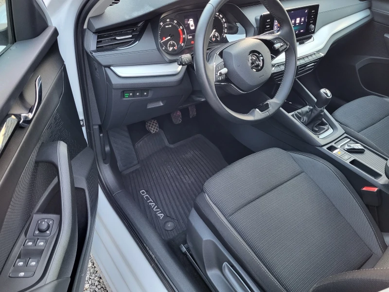 Skoda Octavia 1.5 Tfsi, снимка 8 - Автомобили и джипове - 52171385