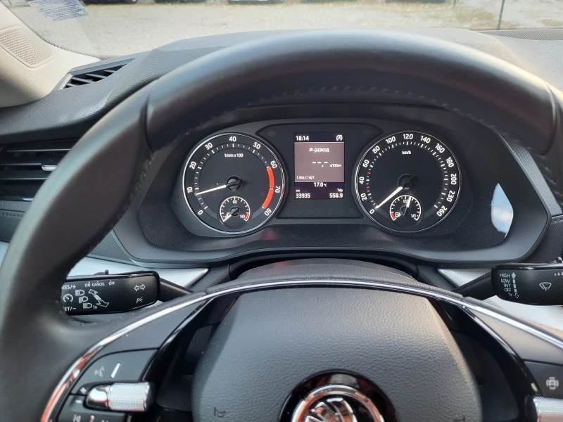 Skoda Octavia 1.5 Tfsi, снимка 12 - Автомобили и джипове - 52171385