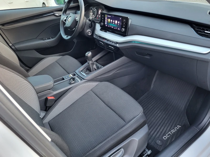 Skoda Octavia 1.5 Tfsi, снимка 9 - Автомобили и джипове - 52171385
