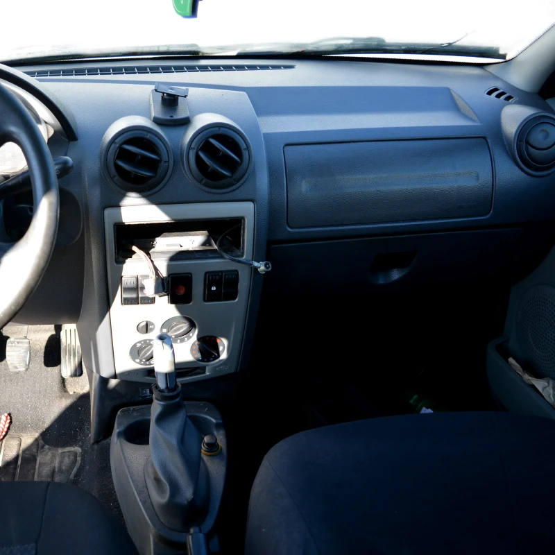 Dacia Logan 1.6 i, снимка 7 - Автомобили и джипове - 52494270