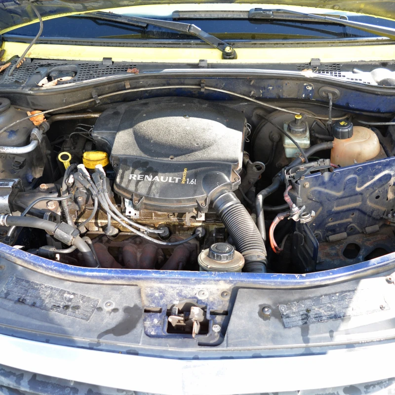 Dacia Logan 1.6 i, снимка 8 - Автомобили и джипове - 52494270