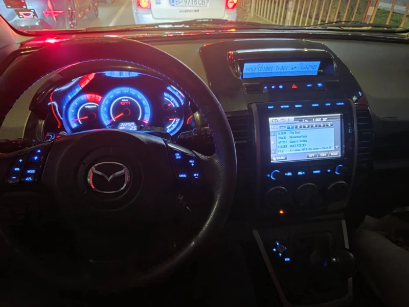 Mazda 5 2.0 TDI - 7 местна, снимка 16 - Автомобили и джипове - 52800260