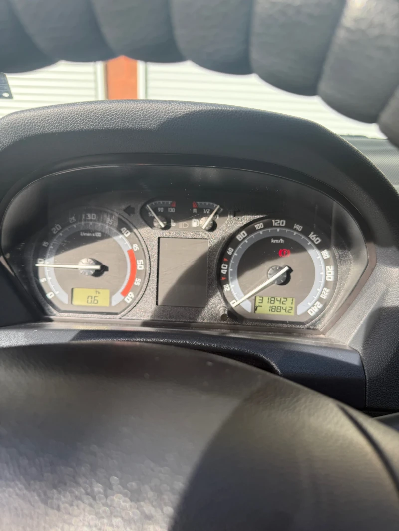 Skoda Fabia, снимка 8 - Автомобили и джипове - 53537594