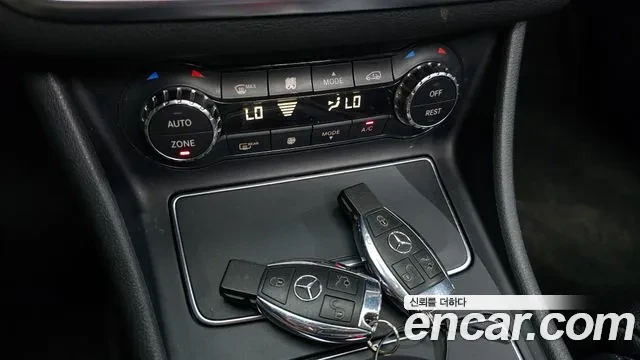 Mercedes-Benz CLA 250 4 Matic , снимка 7 - Автомобили и джипове - 54929764