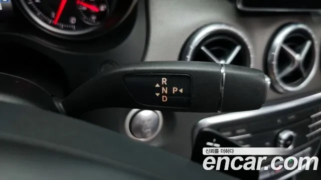 Mercedes-Benz CLA 250 4 Matic , снимка 10 - Автомобили и джипове - 54929764