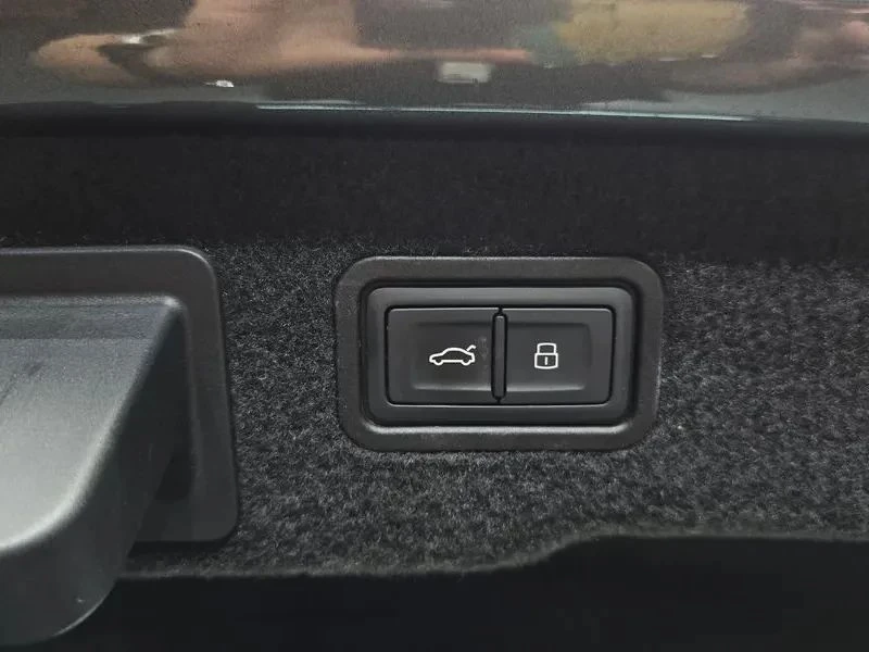 Audi A8, снимка 15 - Автомобили и джипове - 56689701