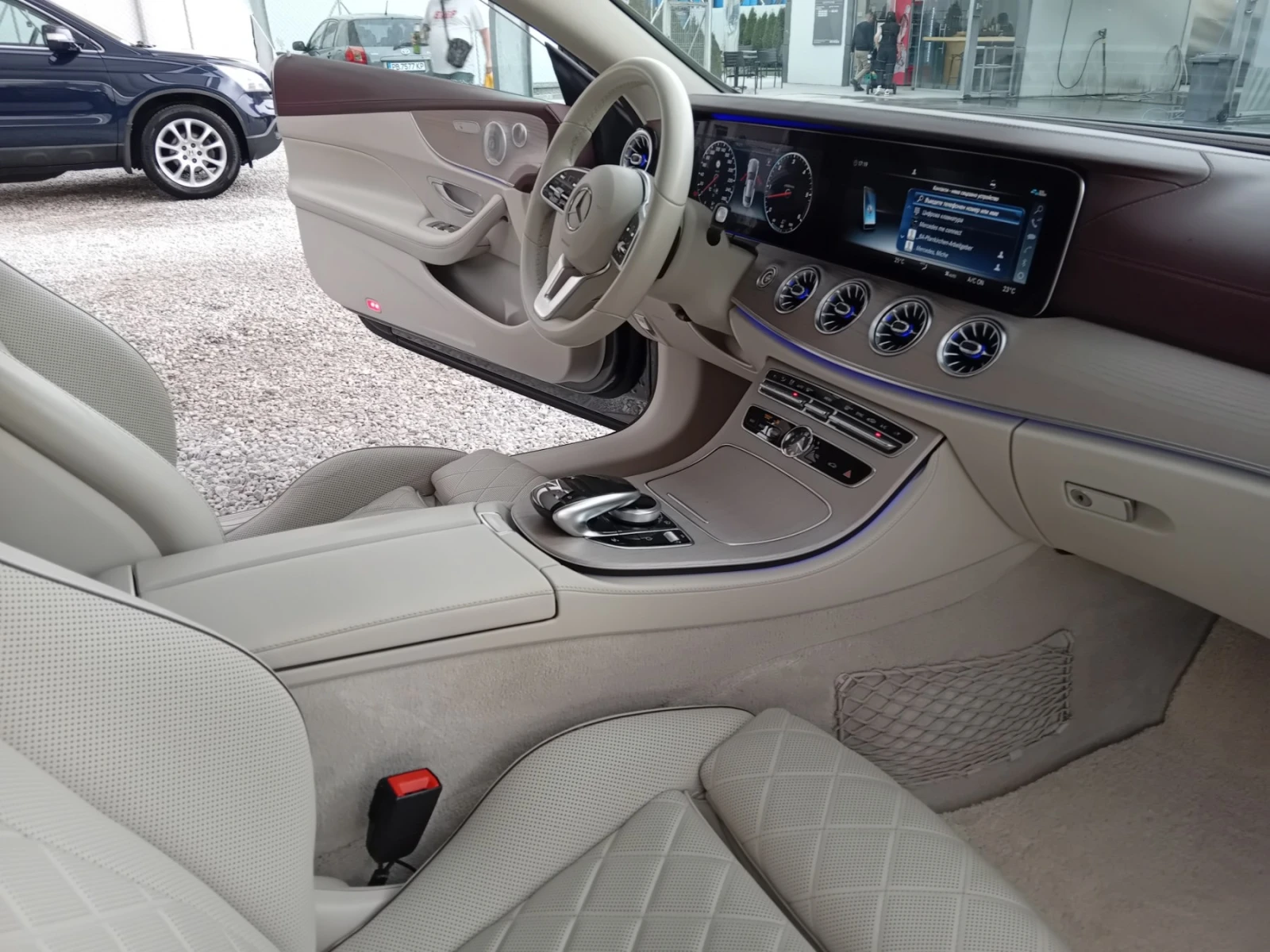 Mercedes-Benz E 400 AMG/4 MATIC/designo/ COUPE, снимка 11 - Автомобили и джипове - 54330930