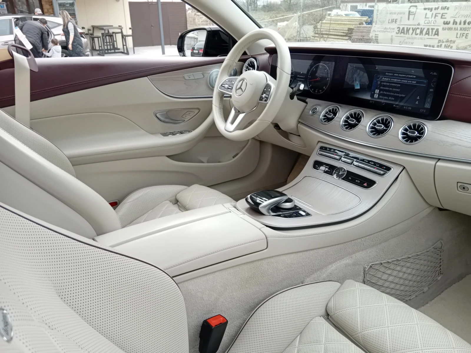 Mercedes-Benz E 400 AMG/4 MATIC/designo/ COUPE, снимка 9 - Автомобили и джипове - 53662726