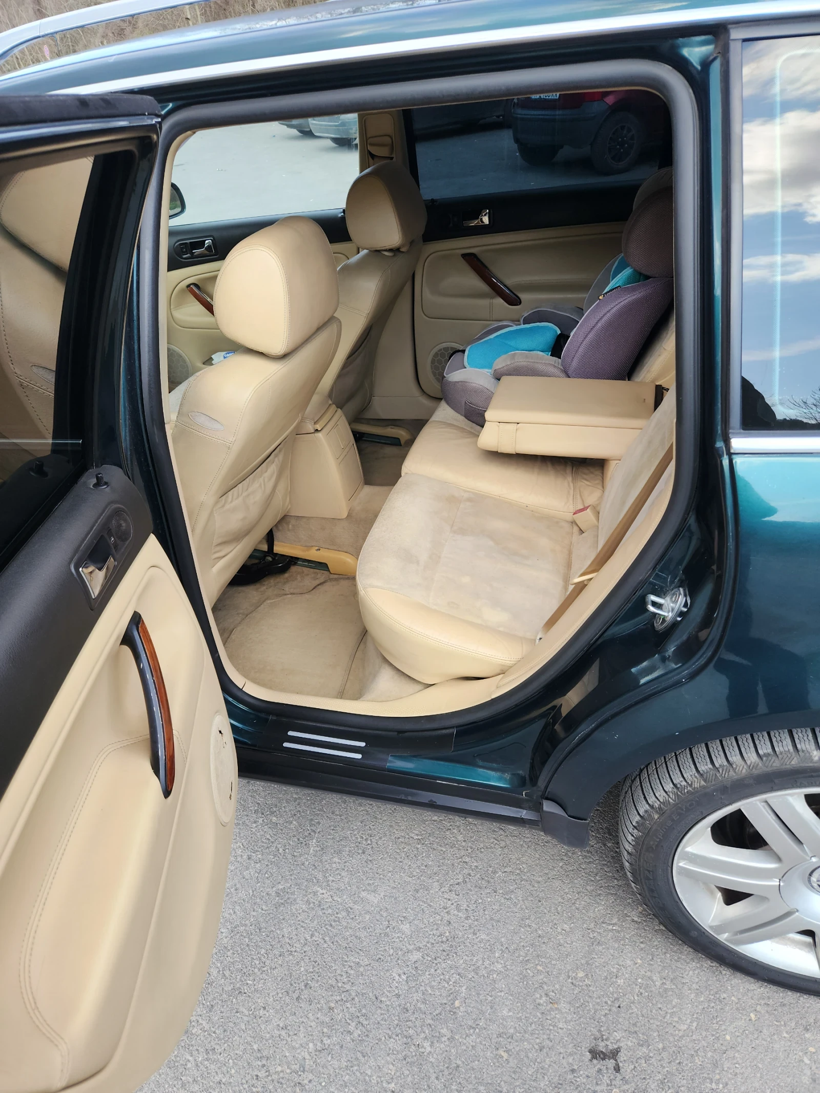 VW Passat 2.8i 4x4, снимка 13 - Автомобили и джипове - 54478098