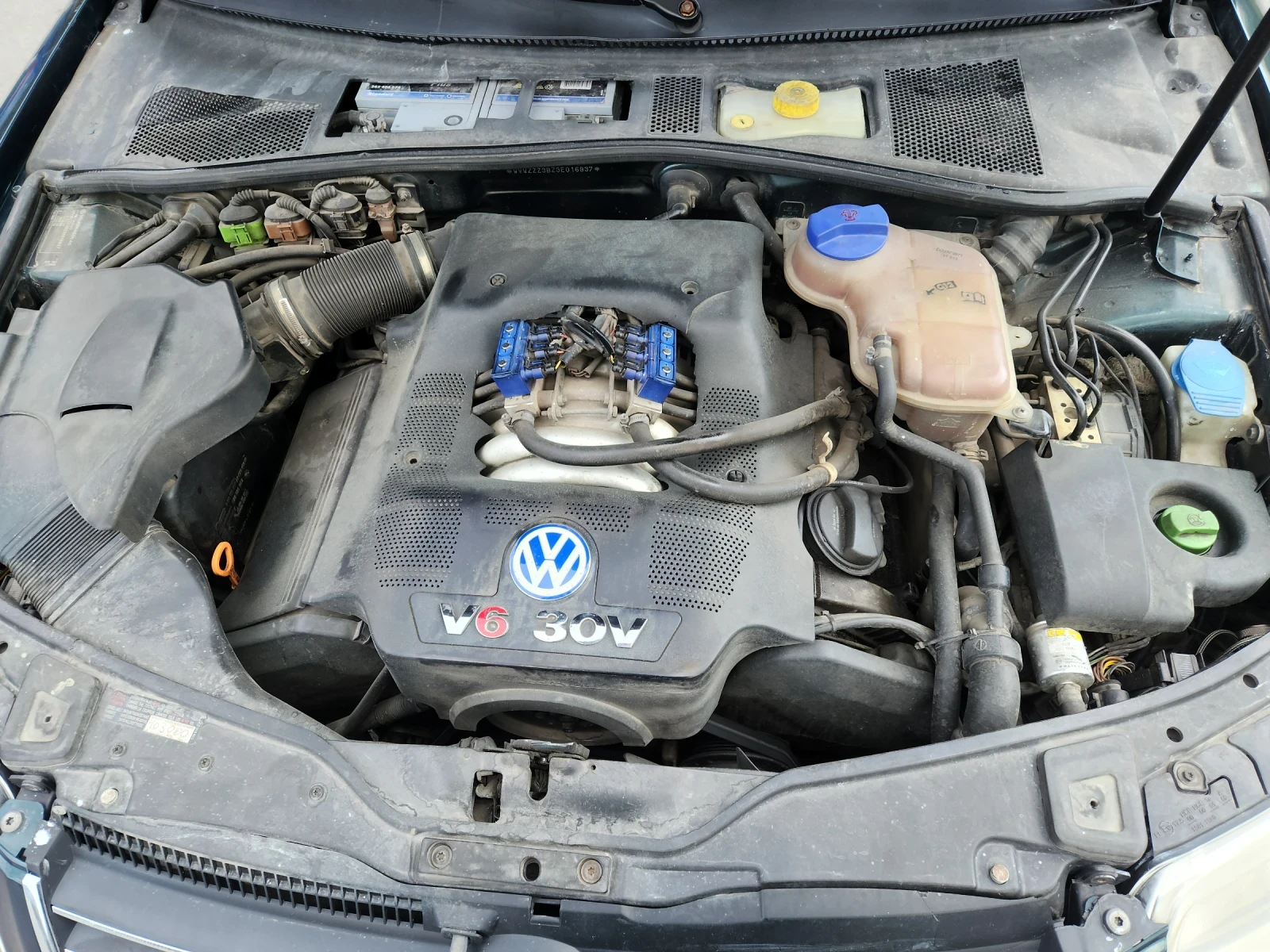VW Passat 2.8i 4x4, снимка 10 - Автомобили и джипове - 54478098