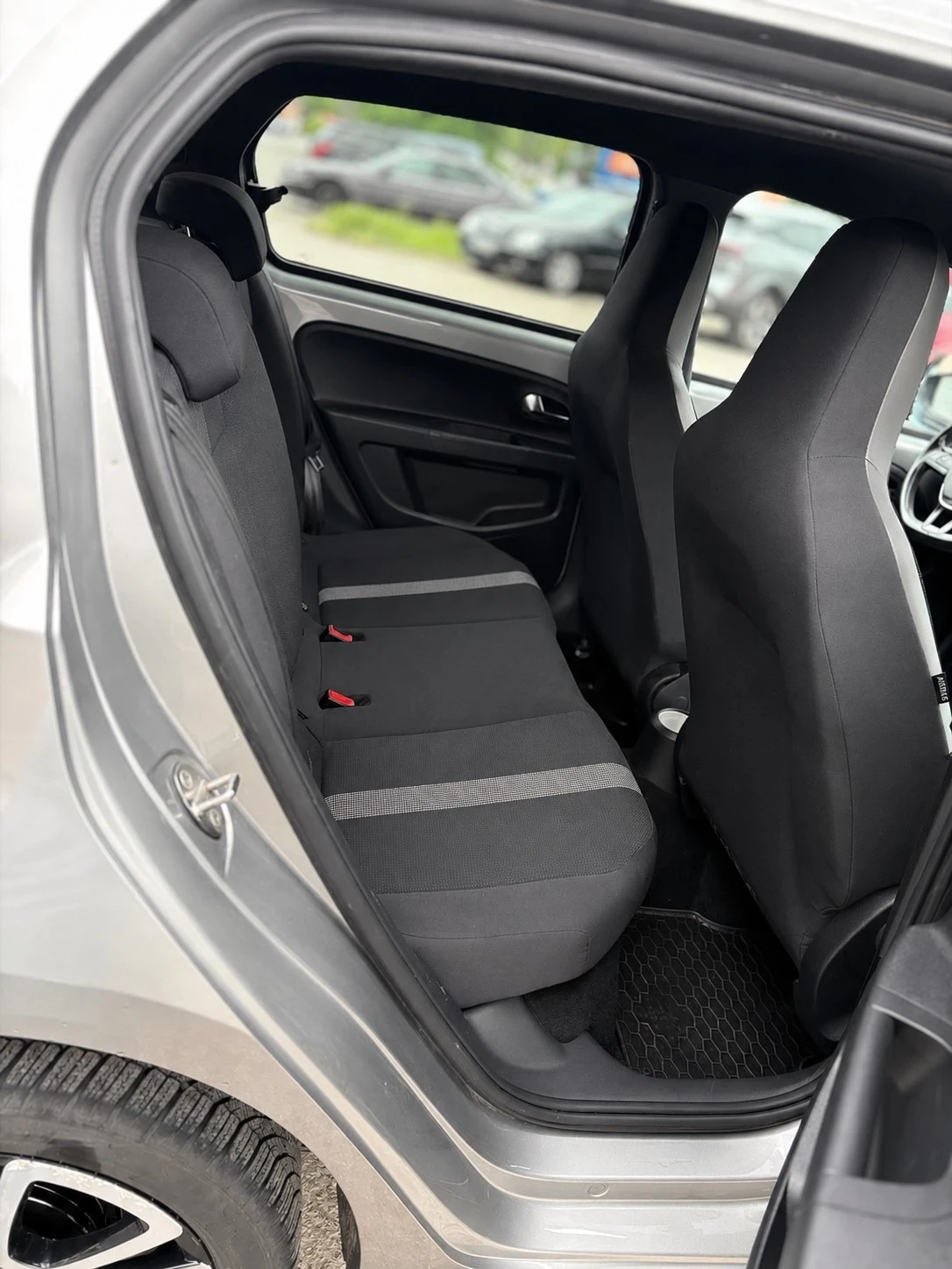 VW Up, снимка 6 - Автомобили и джипове - 54631843