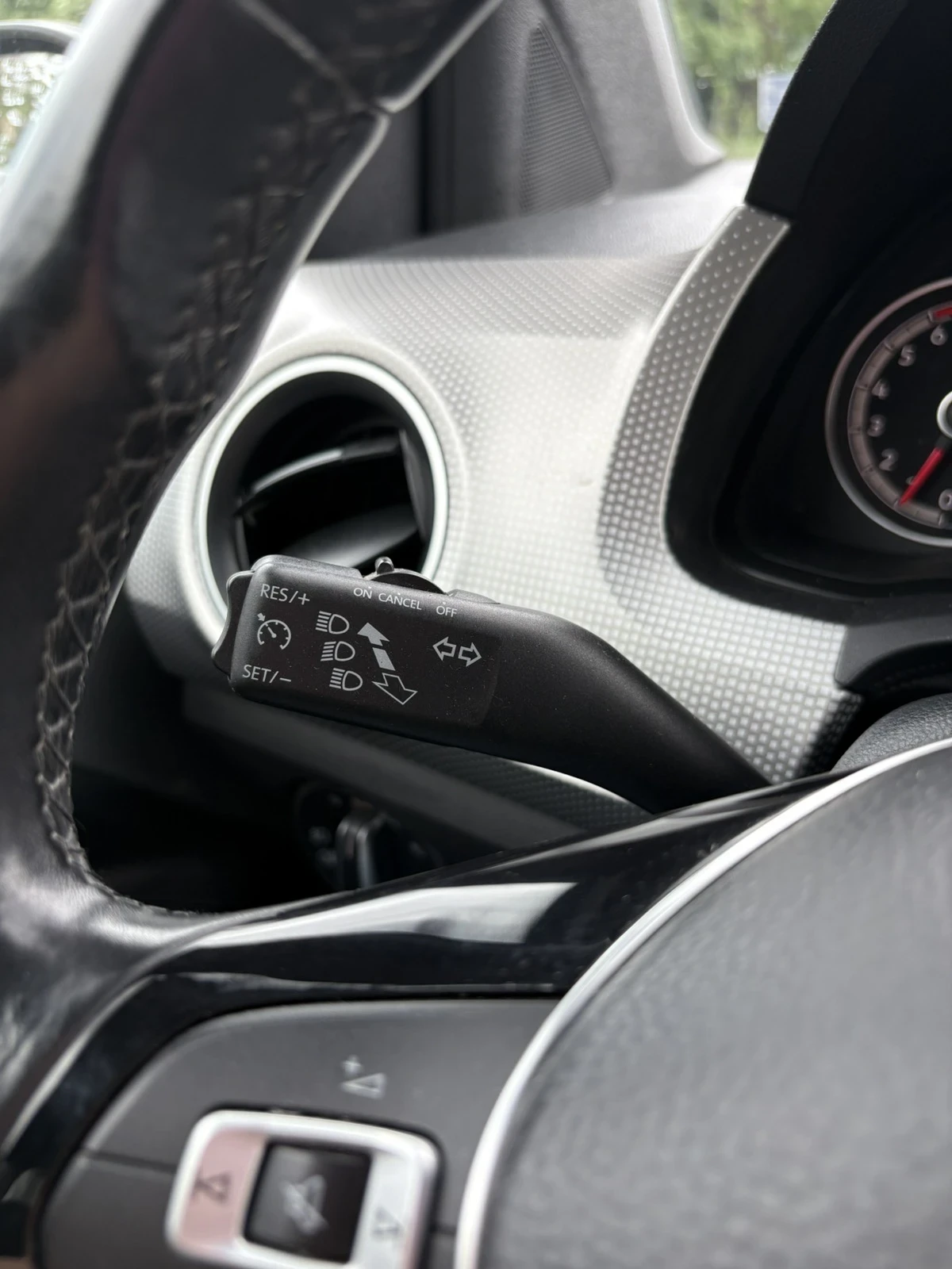 VW Up, снимка 10 - Автомобили и джипове - 54631843