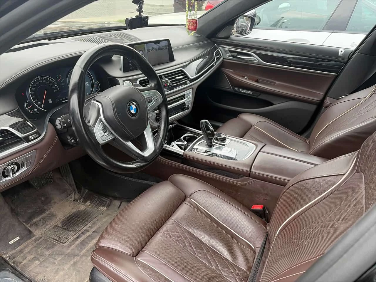 BMW 750 *  xDrive * CARFAX * H/K * ОБДУХВАНЕ * 360, снимка 5 - Автомобили и джипове - 54647767