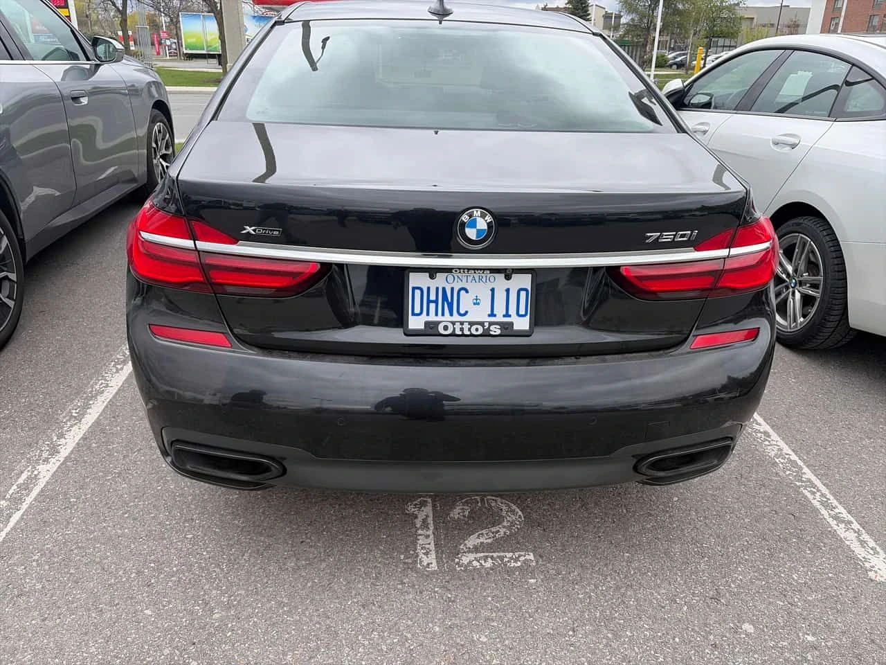 BMW 750 *  xDrive * CARFAX * H/K * ОБДУХВАНЕ * 360, снимка 4 - Автомобили и джипове - 54647767