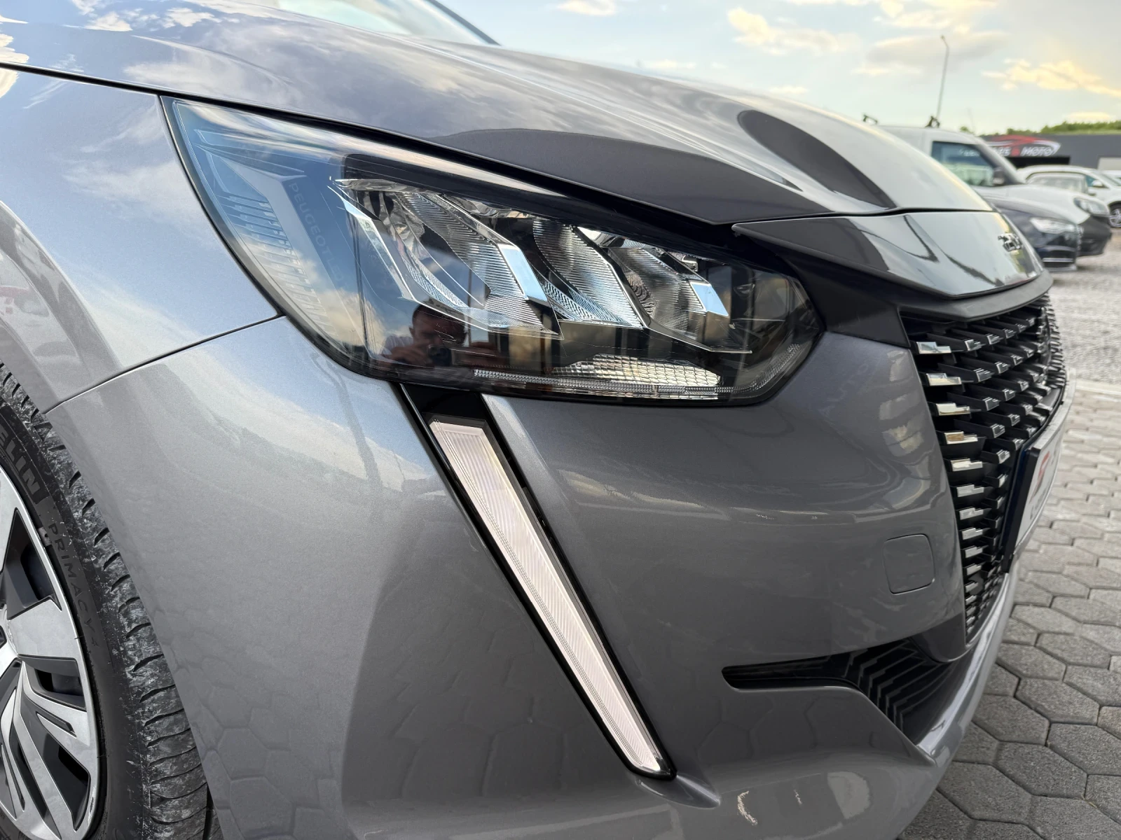 Peugeot 208 1.2 i РЕАЛНИ КИЛОМЕТРИ!, снимка 12 - Автомобили и джипове - 55002169